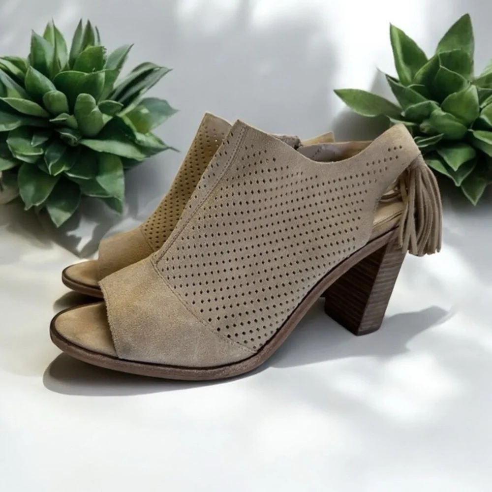 Gianni Bini Beige Women's Peep-Toe Suede Leather Summer Sandals US Size‎ 11
